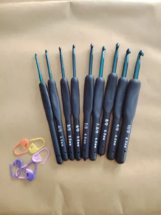 Lote ganchillos ergonómicos y marcadores