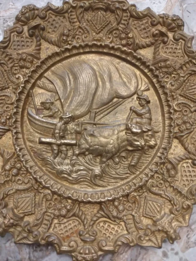 Piatto decorativo in rilievo con nave valenciana