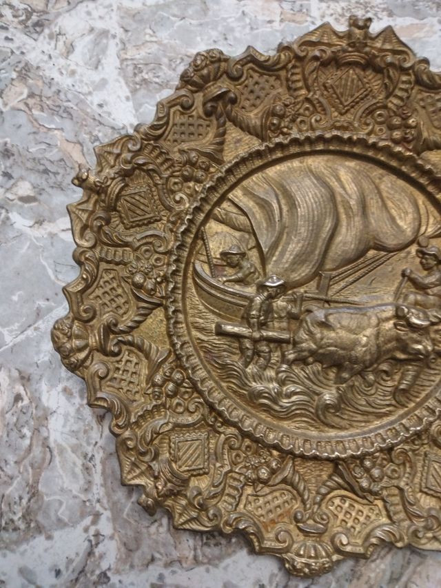 Piatto decorativo in rilievo con nave valenciana