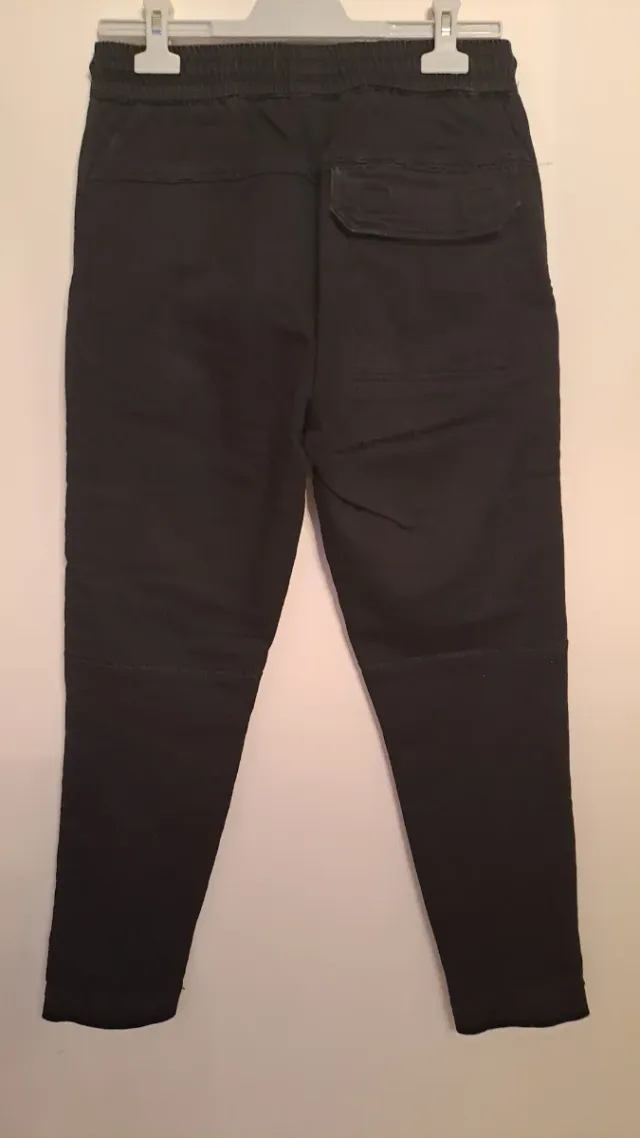Pantalón cargo Pull&Bear negro talla S