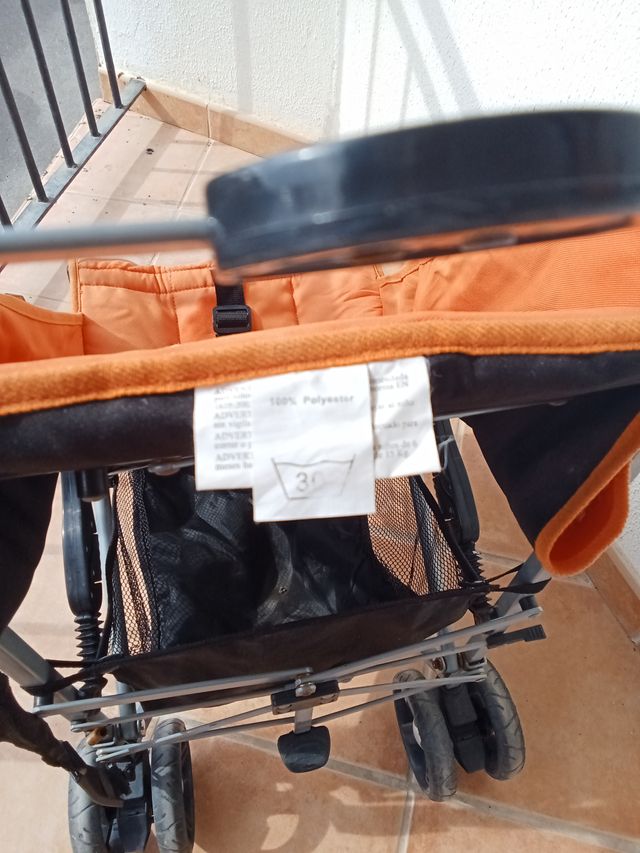 Passeggino arancione BBY