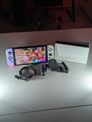 Nintendo Switch OLED viola/bianco + accessori
