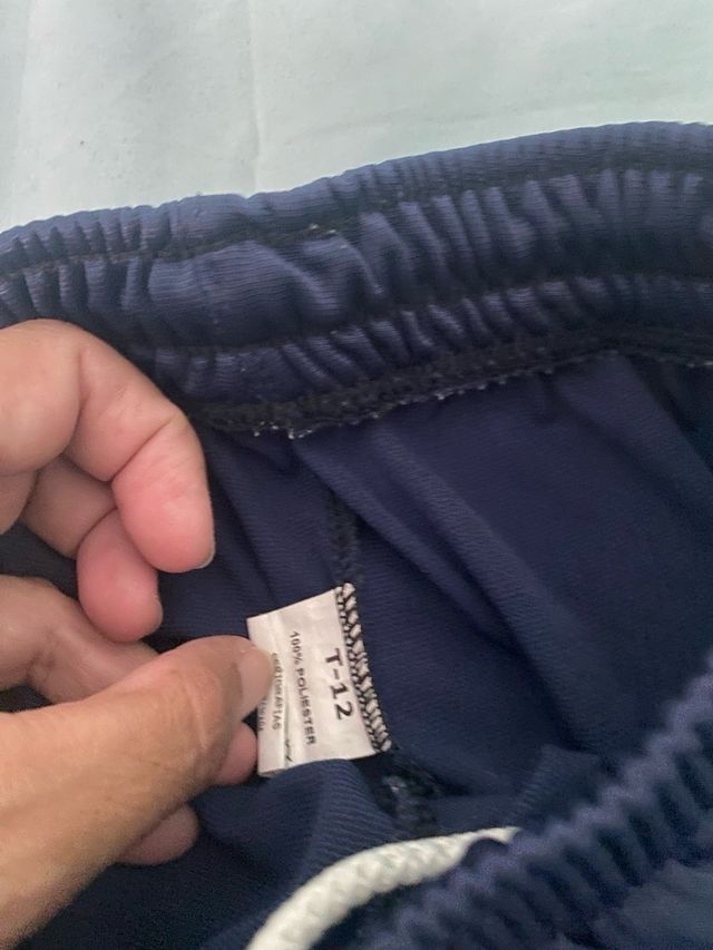 Pantalón corto deportivo azul marino