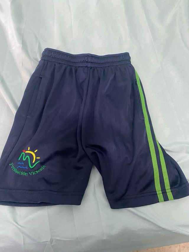 Pantalón corto deportivo azul marino