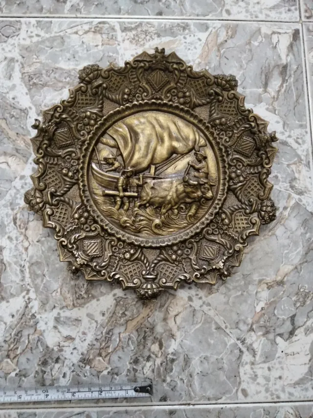 Piatto decorativo a rilievo a tema valenciano