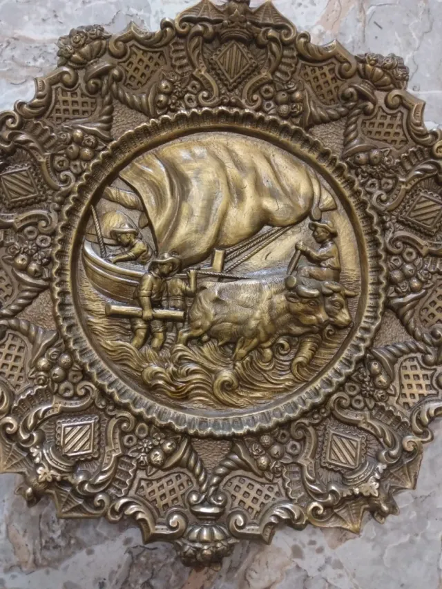 Piatto decorativo a rilievo a tema valenciano