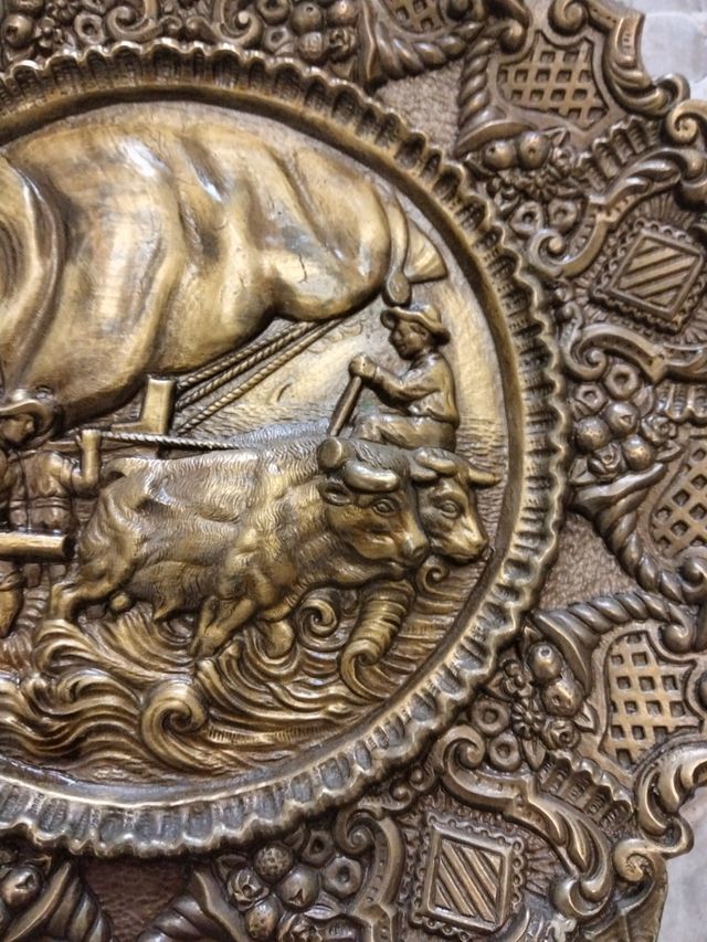 Piatto decorativo a rilievo a tema valenciano