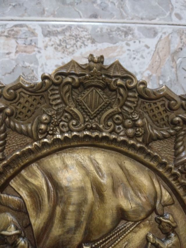 Piatto decorativo a rilievo a tema valenciano