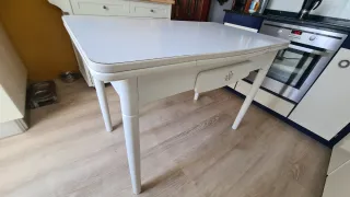 Mesa de cocina blanca extensible