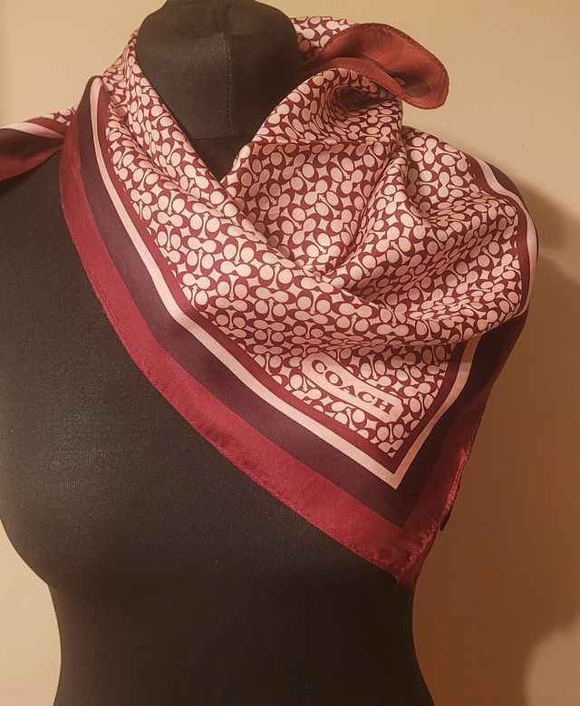 Pañuelo de Seda Coach 