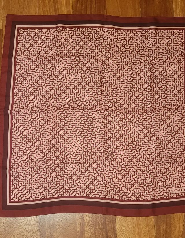 Pañuelo de Seda Coach 