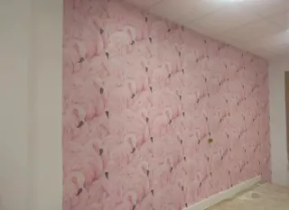 Colocación de papel pintado tarimas flotantes etc