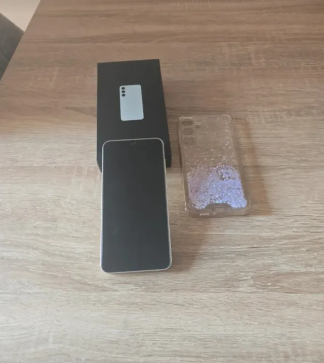 Samsung Galaxy S24+ como Nuevo + Funda y cable