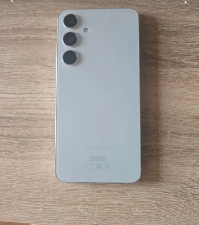 Samsung Galaxy S24+ como Nuevo + Funda y cable