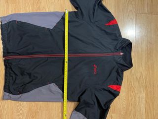 Chaqueta Asics Negra y Gris