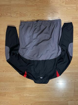Chaqueta Asics Negra y Gris