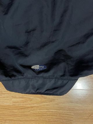 Chaqueta Asics Negra y Gris