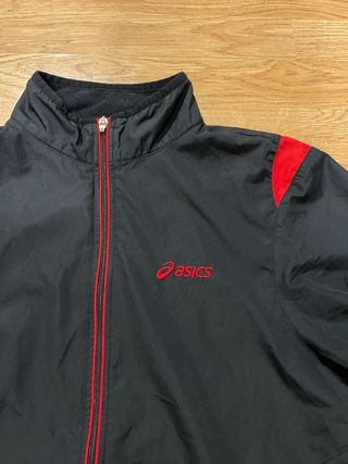 Chaqueta Asics Negra y Gris