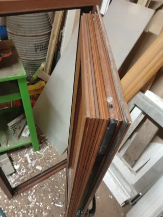 Ventana abatible color madera 54mm rotura P.T.
