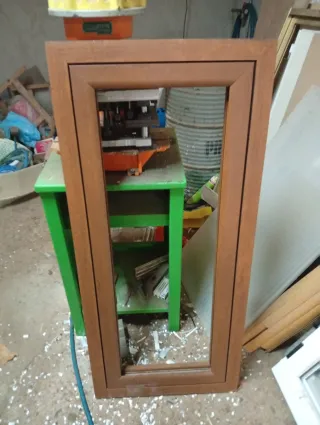 Ventana abatible color madera 54mm rotura P.T.