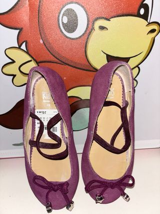 Zapatos salón niña morados lazo