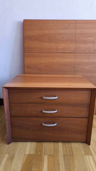 Conjunto cabecero y mesillas de madera