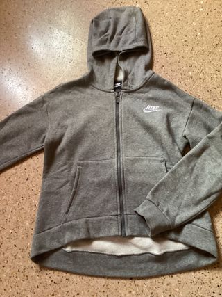 Chaqueta Nike Gris con Cremallera y Capucha