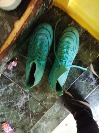 Botas de fútbol T37 (2 meses uso)