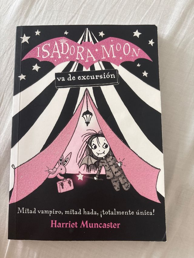 Isadora Moon va de excursion / Isadora Moon Goe...