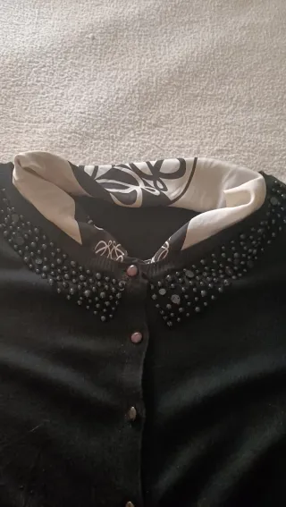 Chaqueta negra con pedrería
