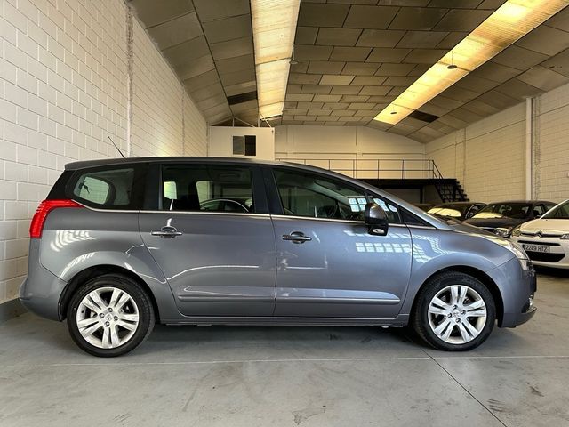 Peugeot 5008 2011