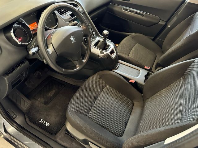 Peugeot 5008 2011