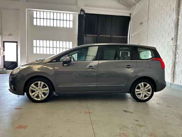 Peugeot 5008 2011