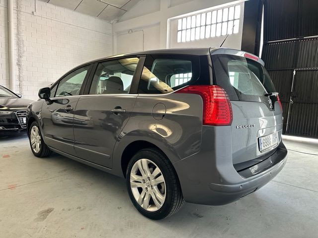 Peugeot 5008 2011