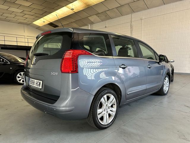 Peugeot 5008 2011