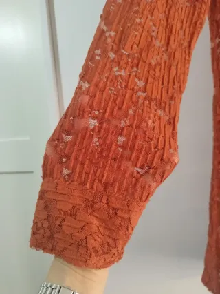 Blusa naranja manga larga transparente