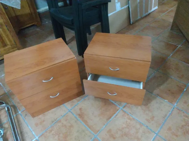 2 Mesitas de noche madera contrachapada 19 e cada