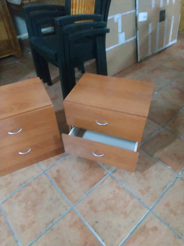 2 Mesitas de noche madera contrachapada 19 e cada