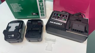 Herramientas eléctricas Cargador uc18ysl3 + 2 baterías 5ah