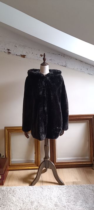 Abrigo de peluche negro ZARA