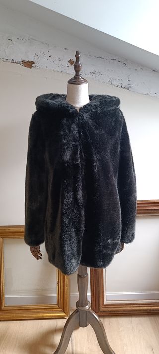Abrigo de peluche negro ZARA