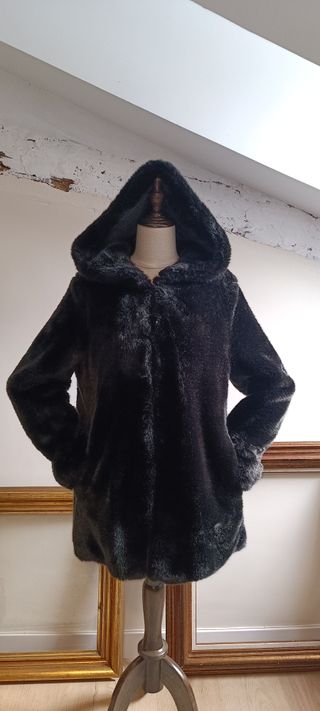 Abrigo de peluche negro ZARA