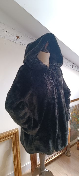 Abrigo de peluche negro ZARA