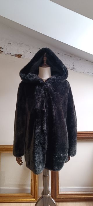 Abrigo de peluche negro ZARA