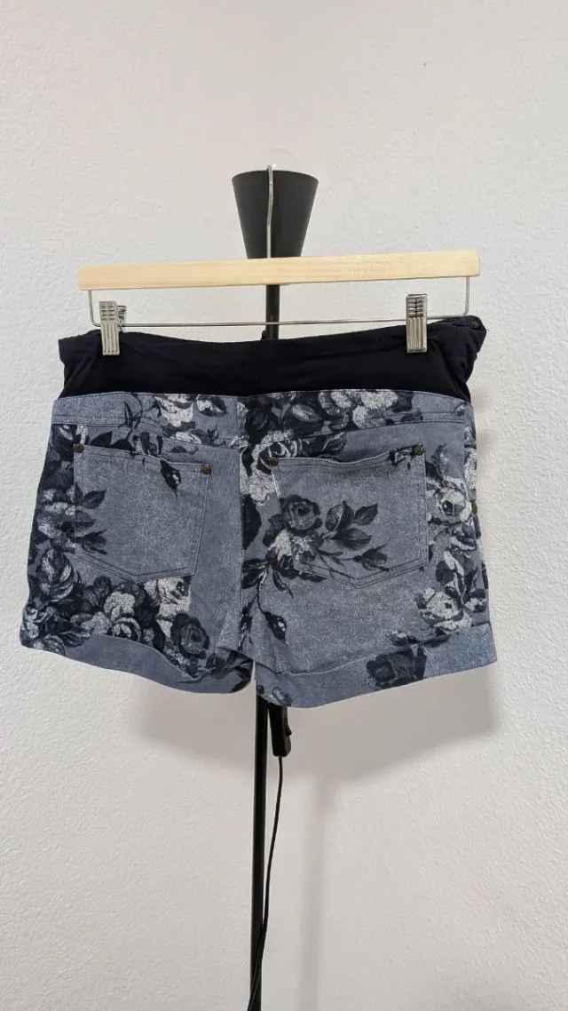 Pantalón corto premamá estampado floral