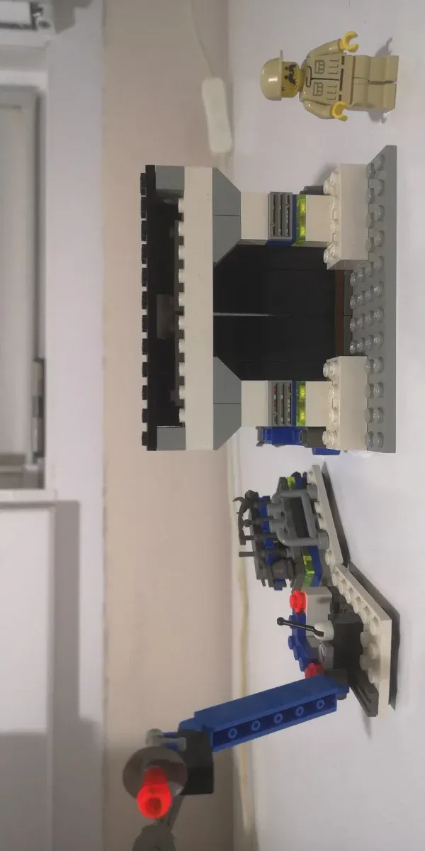 Nave Lego B-Wing Star Wars y estación espacial 