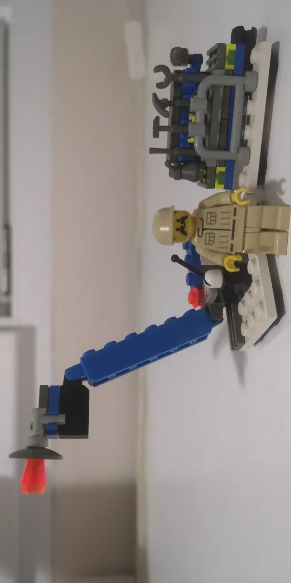 Nave Lego B-Wing Star Wars y estación espacial 