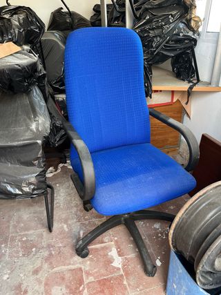 Silla de oficina azul y negra
