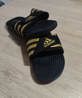 Chanclas Adidas Hombre Negro y Dorado