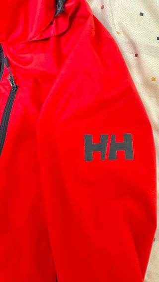 Chaqueta Helly Hansen Roja prácticamente nueva 